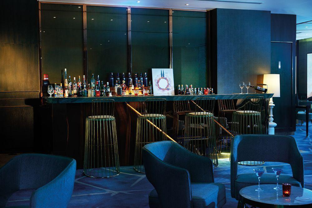 Отель Dorsett Куала-Лумпур Экстерьер фото The bar at the 12th floor