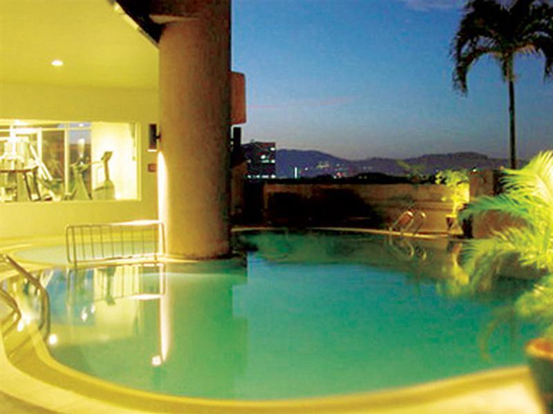 Отель Dorsett Куала-Лумпур Удобства фото Swimming pool at the hotel
