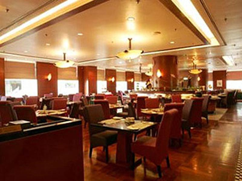 Отель Dorsett Куала-Лумпур Экстерьер фото The interior of the restaurant