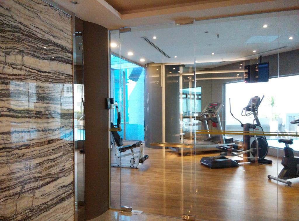 Отель Dorsett Куала-Лумпур Экстерьер фото The gym at the 101 Tower