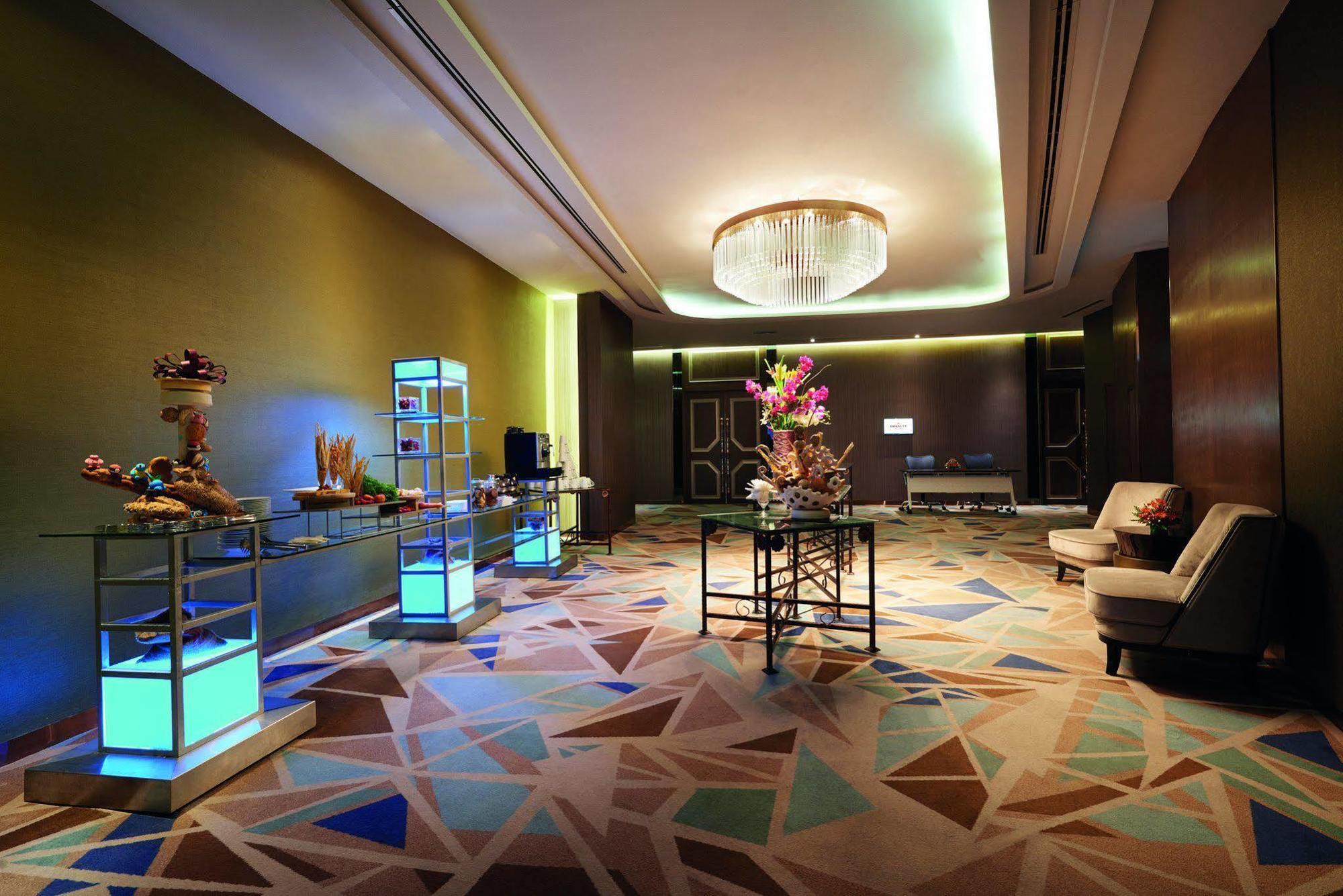 Отель Dorsett Куала-Лумпур Экстерьер фото The lobby of the hotel